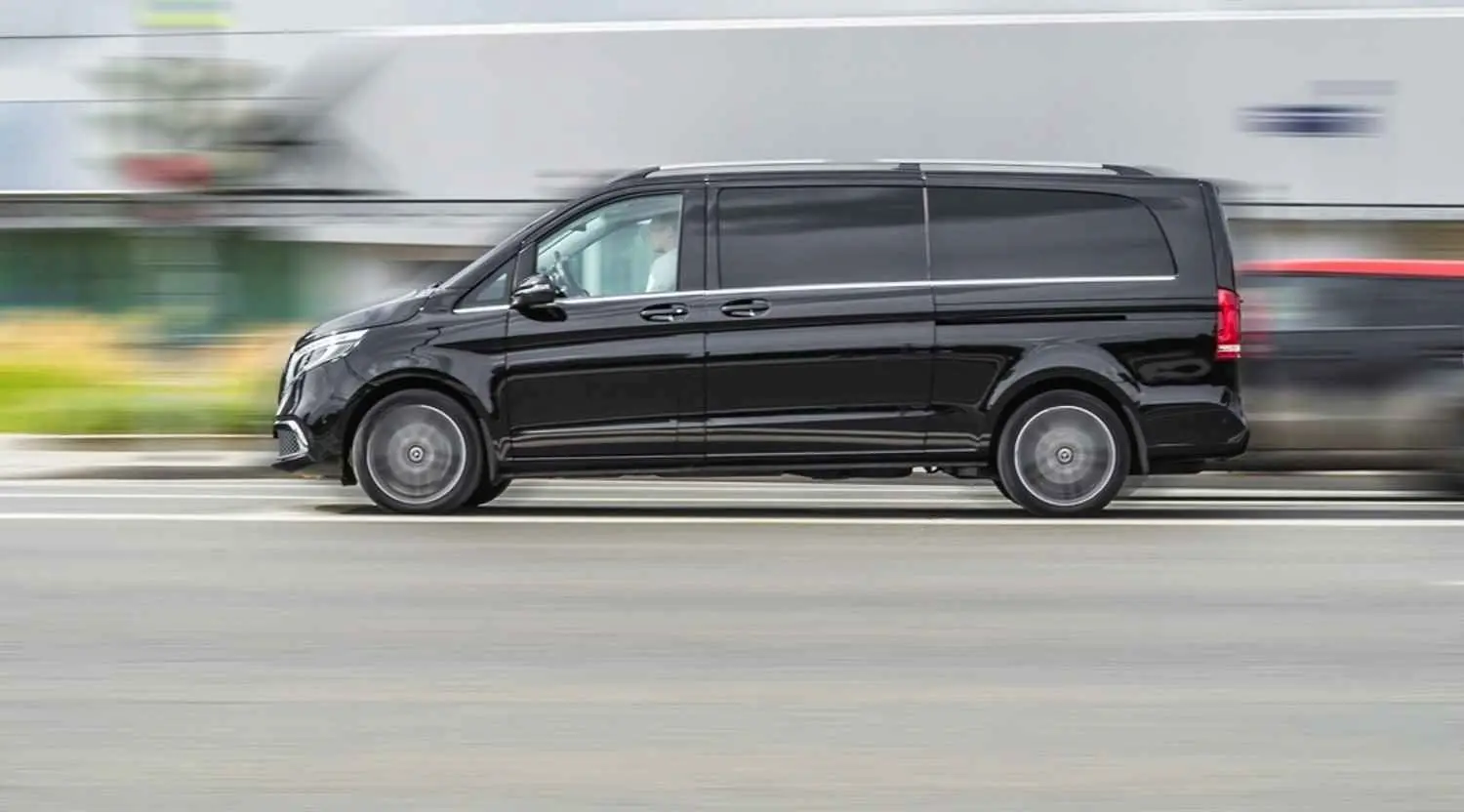 Ankara ve şehirler arası seyahat için siyah VIP transfer aracı